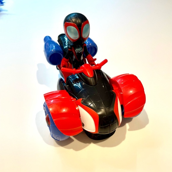 Spidey & His Amazing Friends | Miles Morales & Spider-Man Techno-Racer Vehicle - Picture 3 of 6